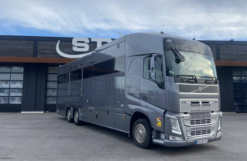 Camion chevaux STX