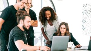 découvrez comment la transformation numérique révolutionne le secteur public grâce aux innovations des start-up, améliorant services et efficacité.